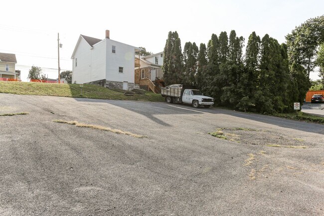 Building Photo - 175 S Enola Dr