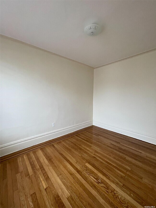 Foto del edificio - 87-32 114th St