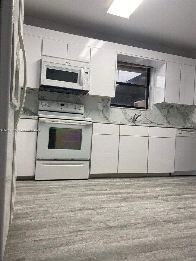 461 Ives Dairy Rd Unit 4052, Miami, FL 33179 Condo for Rent in Miami