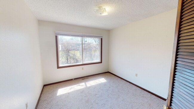 Building Photo - 2 Bedroom Duplex Available August 1st, 2026