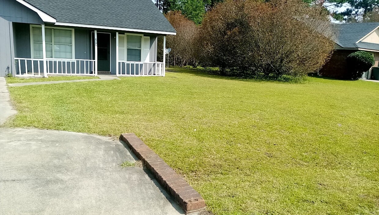 Primary Photo - Beautiful 3bd/2ba