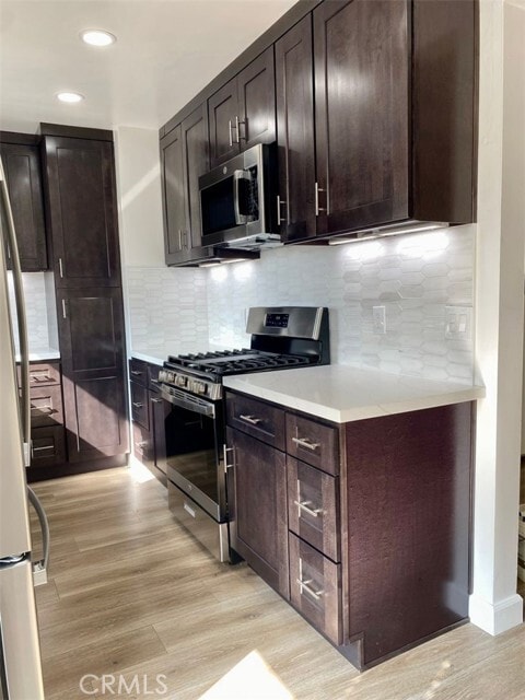 Foto del edificio - 241 Newport Ave