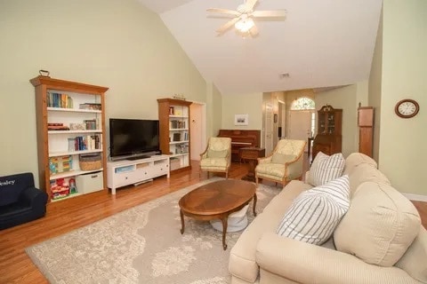 Foto del edificio - 241 Bainbridge Dr