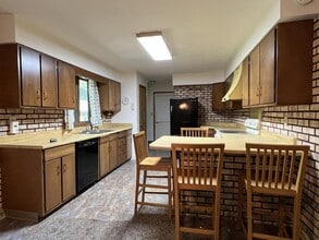 Building Photo - 104 Sunset Dr