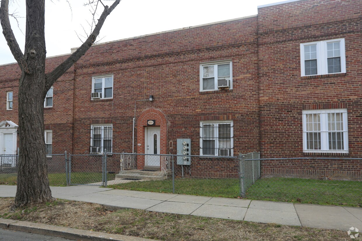 Primary Photo - 1717 Capitol Ave NE