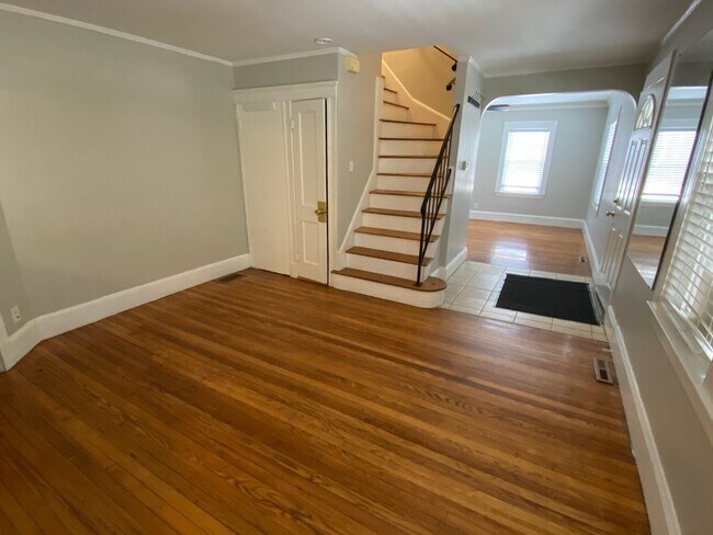 Building Photo - 118 Thicket St