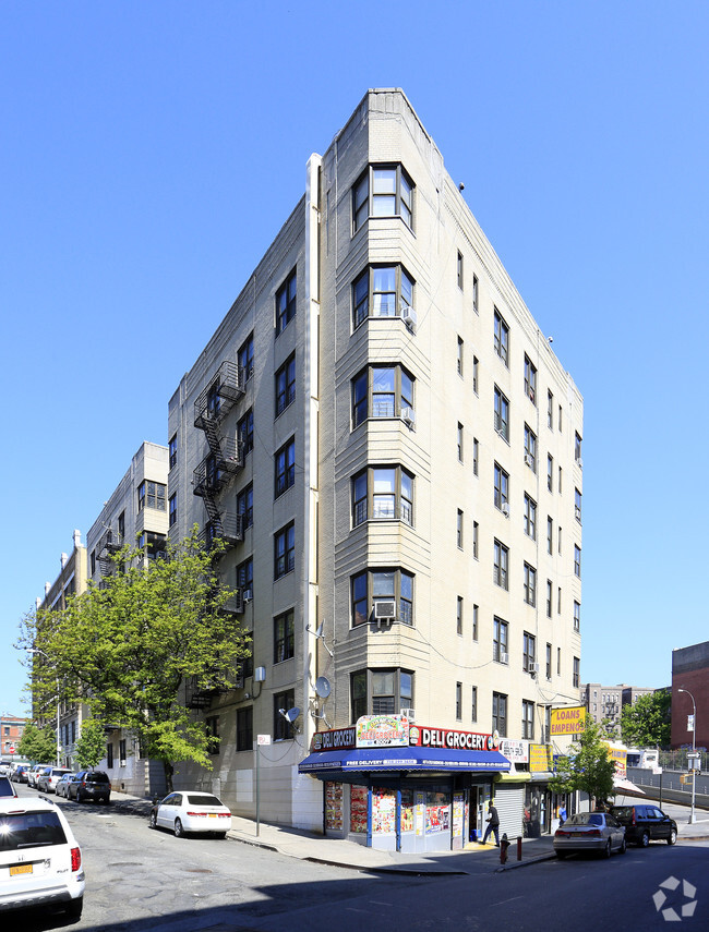 Building Photo - 215 Bush St