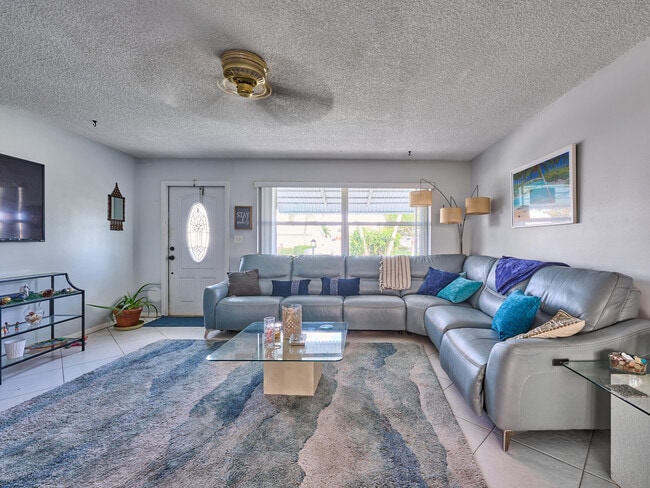 Building Photo - 519 SW 18th St