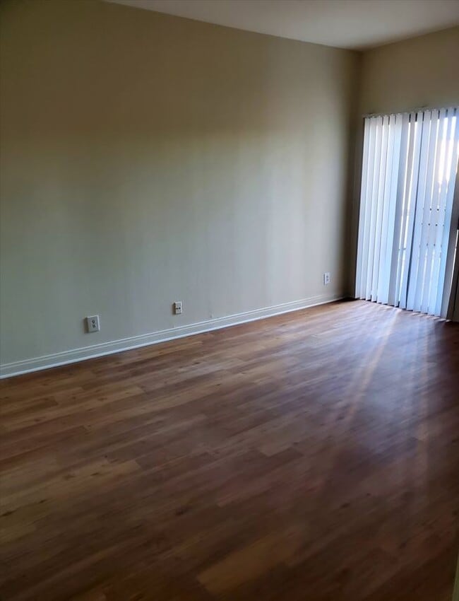 master bedroom view 1 - 3757 Kelton Ave