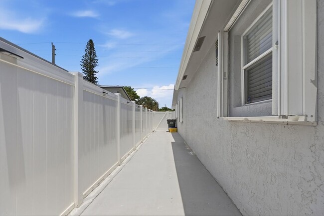 Foto del edificio - 128 NW 10th Ave