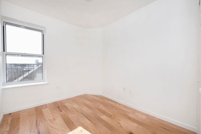 Building Photo - 308 Kosciuszko St