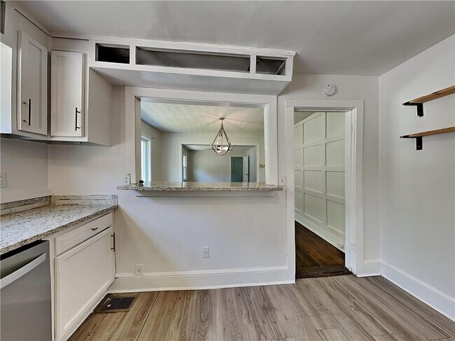 Foto del edificio - 681 Emily Pl NW