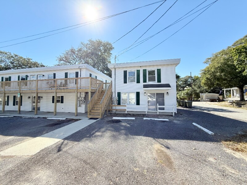 Foto principal - 120 N Pinewood Dr