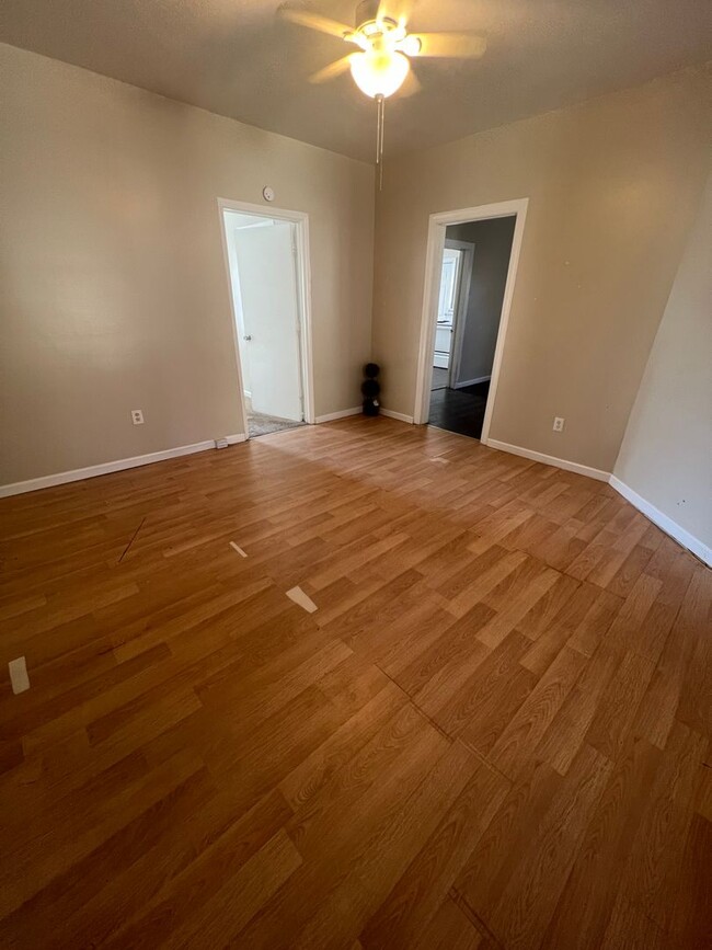 Building Photo - SPACIOUS 1 bed House! DEPOSIT-FREE Renting...