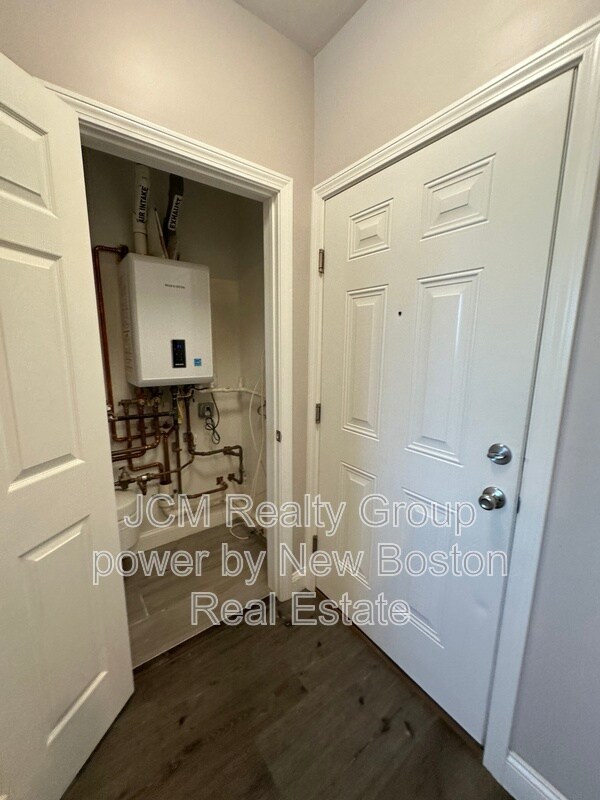 Building Photo - 191 N Common St