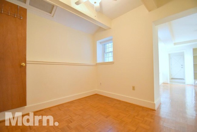 Building Photo - 1 bedroom with private outdoor space