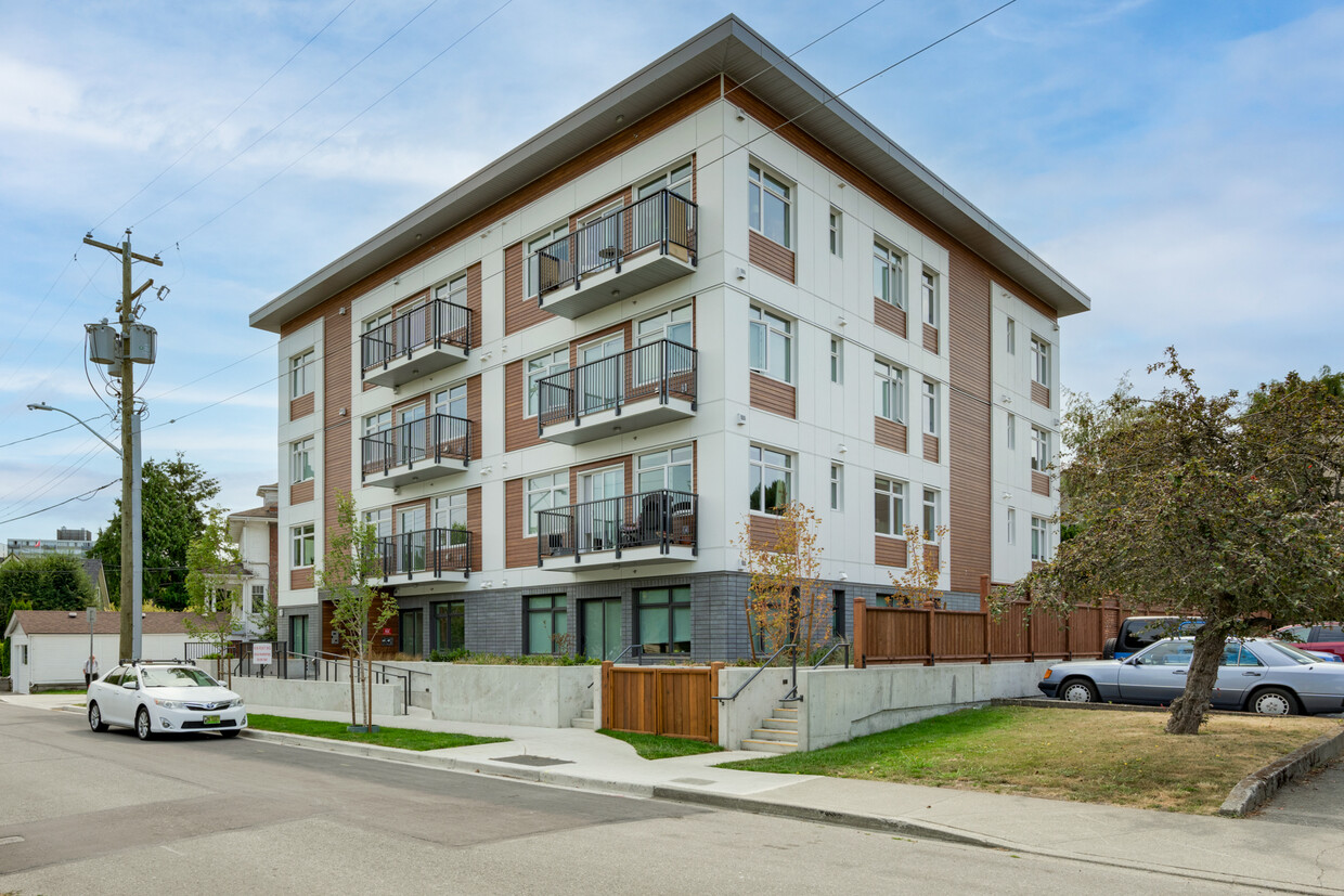 Primary Photo - 565 Residences
