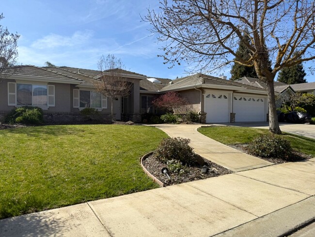 Foto del edificio - $500 off 1st months' rent! Excellent 4 bdr...