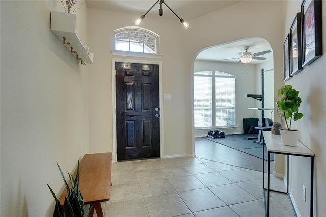 Building Photo - 15805 Barton Ridge Dr