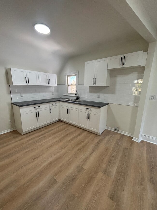 Building Photo - 328 Campbell St