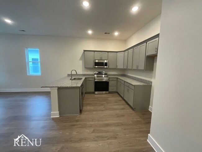 Foto del edificio - 212 McBrien Rd