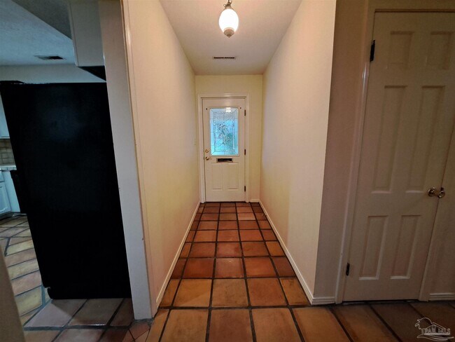 Building Photo - 208 Nandina Rd