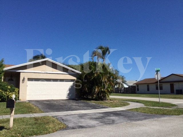 Foto del edificio - 9703 NW 42nd Ct