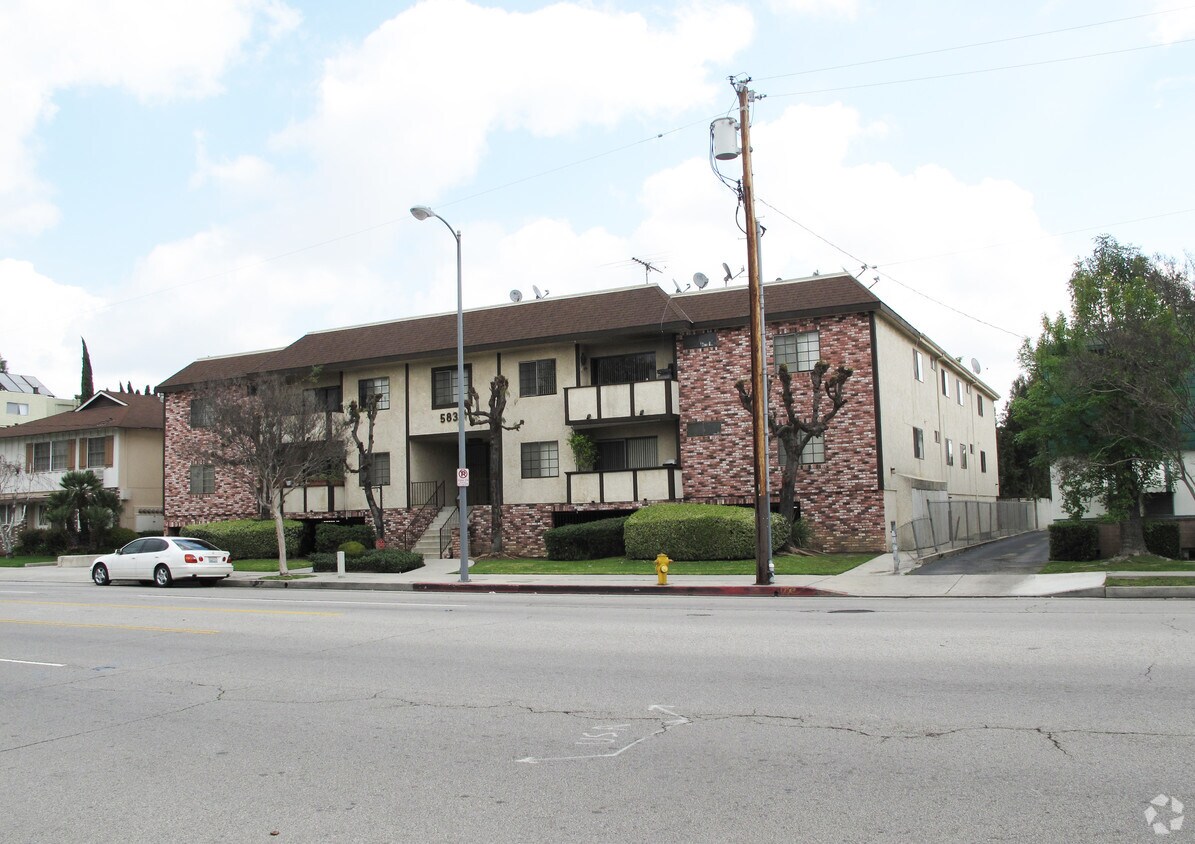 Foto del edificio - 5838 Whitsett Ave