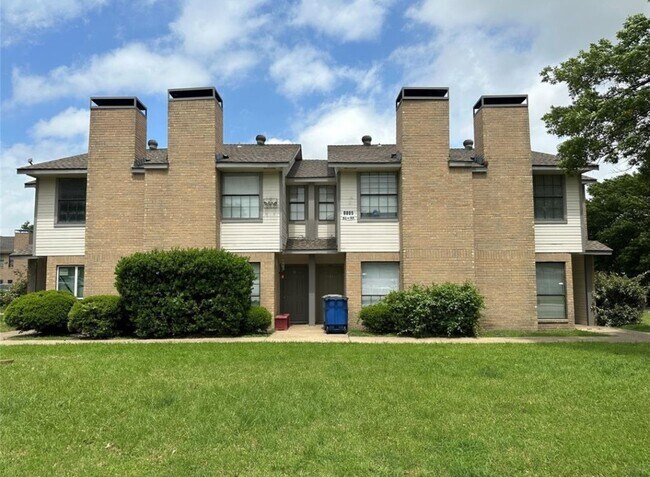 Building Photo - 8005 Rothington Rd
