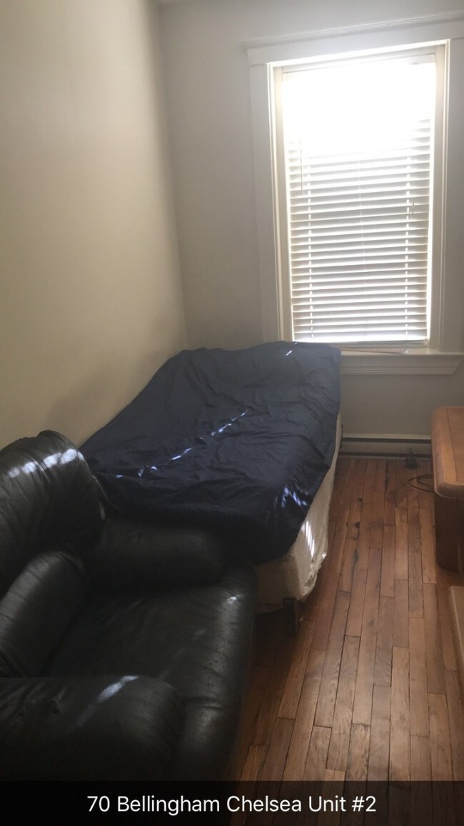 Building Photo - 2 Bd on Bellingham St., NO FEE