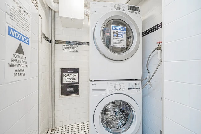 Building Photo - 8901 Shore Rd