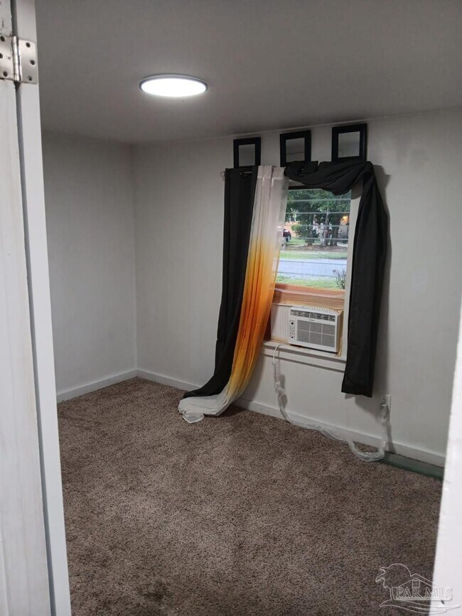 Building Photo - 612 Rentz Ave