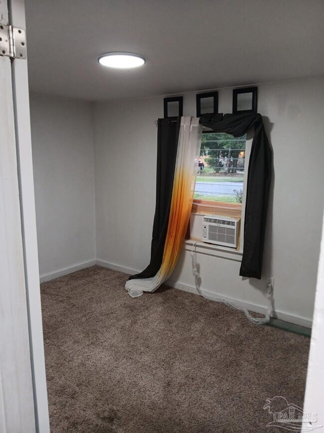 Foto del edificio - 612 Rentz Ave