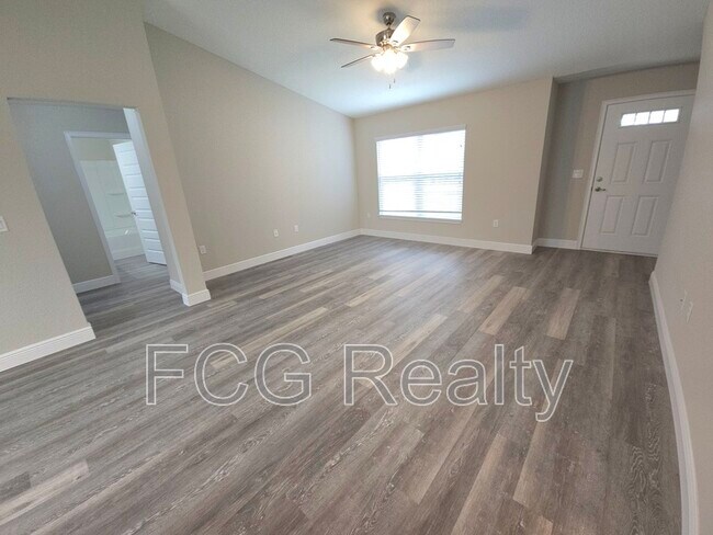 Building Photo - 122 Larch Rd