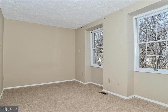 Building Photo - 8441 Lazy Creek Ct