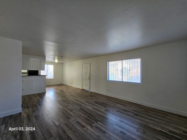 Foto del edificio - 4765 Thunderbolt Ave