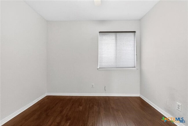 Building Photo - 2505 Armadillo Dr
