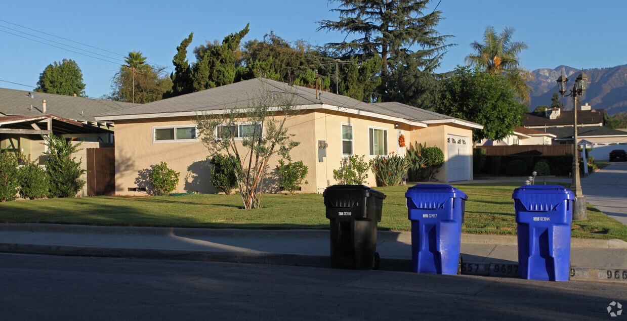 Building Photo - 9649-9651 E Naomi Ave