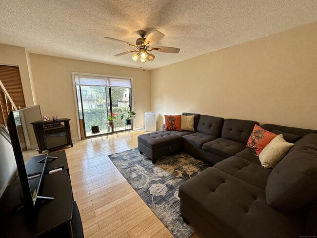 Building Photo - 15 Crest St