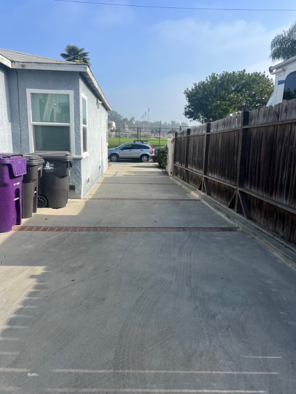 Foto del edificio - 767 Bennett Ave