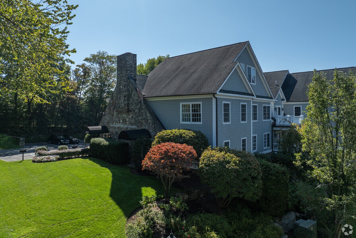 2 Dearfield Dr Greenwich, CT 06831 - 2 Dearfield Dr