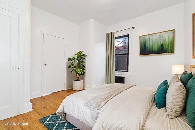 Foto del edificio - 300 W 10th St