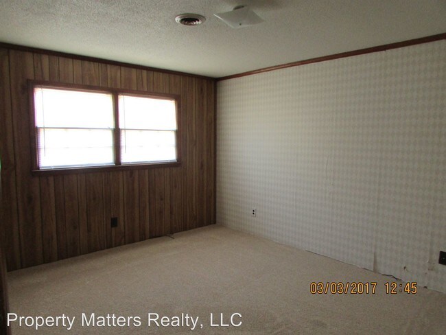 Building Photo - 2 br, 1 bath House - 122 E. Washington Street