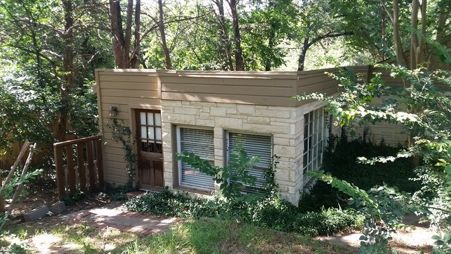 Back Entry - 125 Woodland Dr