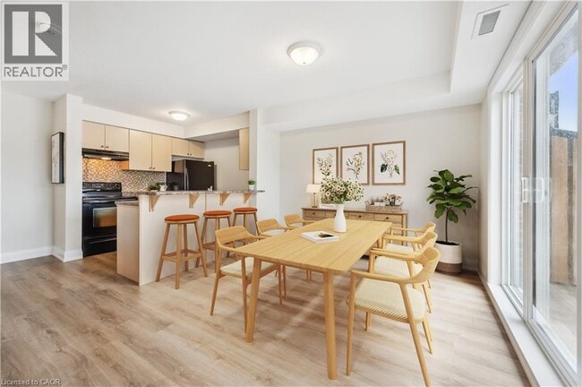 Building Photo - 45 Cedarhill Crescent