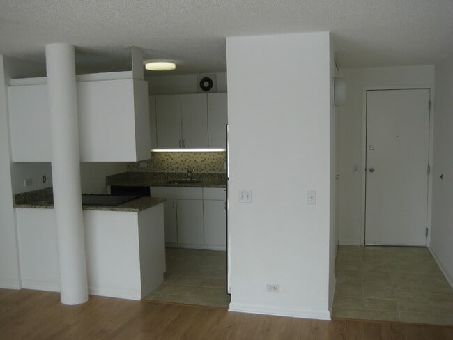 Building Photo - 2555 Gross Point Rd