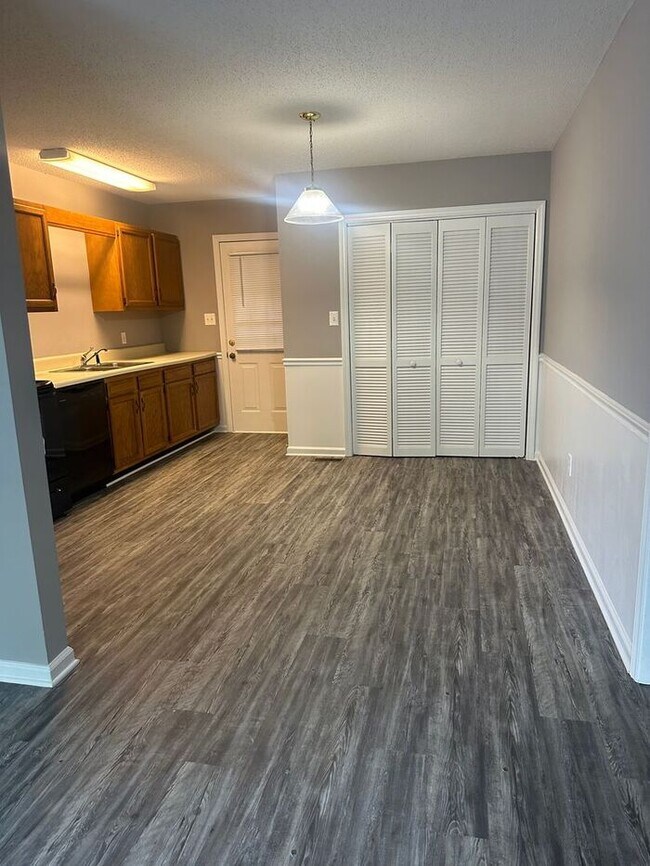 Foto del edificio - COMING MAY 2023 Shelton Place, 2 bedrooms ...
