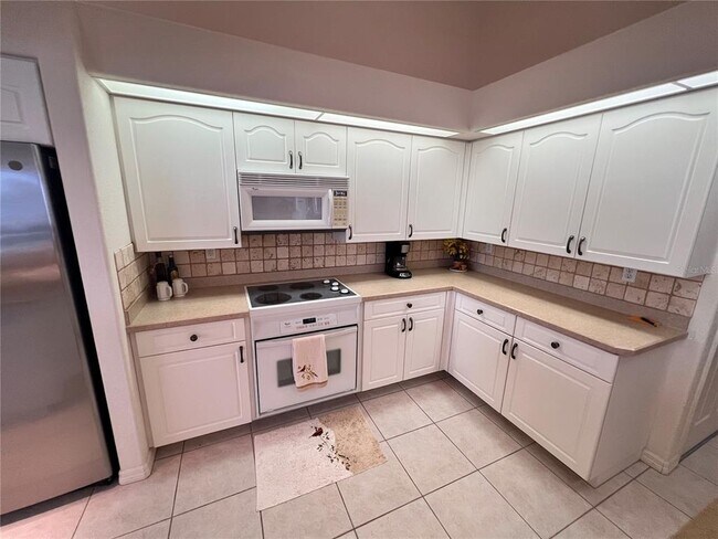 Building Photo - 5480 Sea Edge Dr