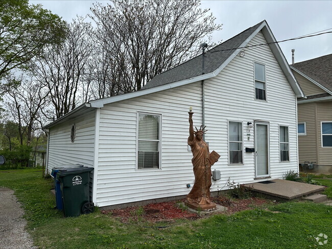 Building Photo - 714 Park Ave