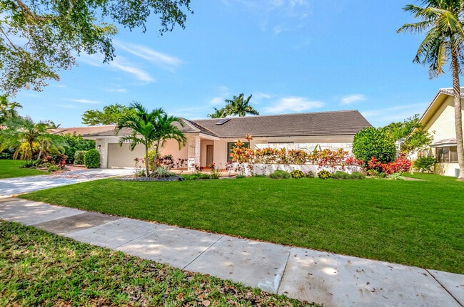 Building Photo - 355 Woodlake Ln